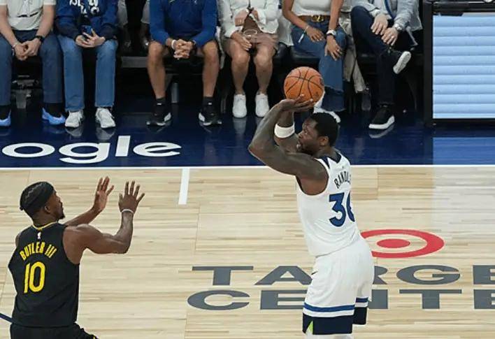 爱游戏体育-勇士新秀表现惊艳，全场观众掌声不断，部分一起很多.的简单介绍