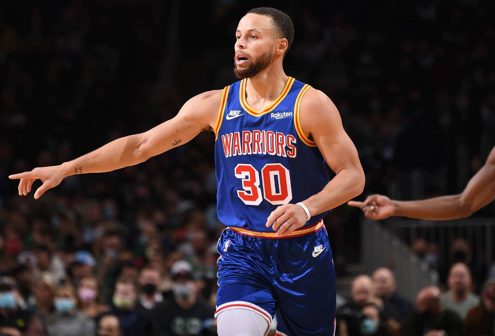 爱游戏官网-库里遭遇十五持续失利，巴塞罗那教练压力巨大！