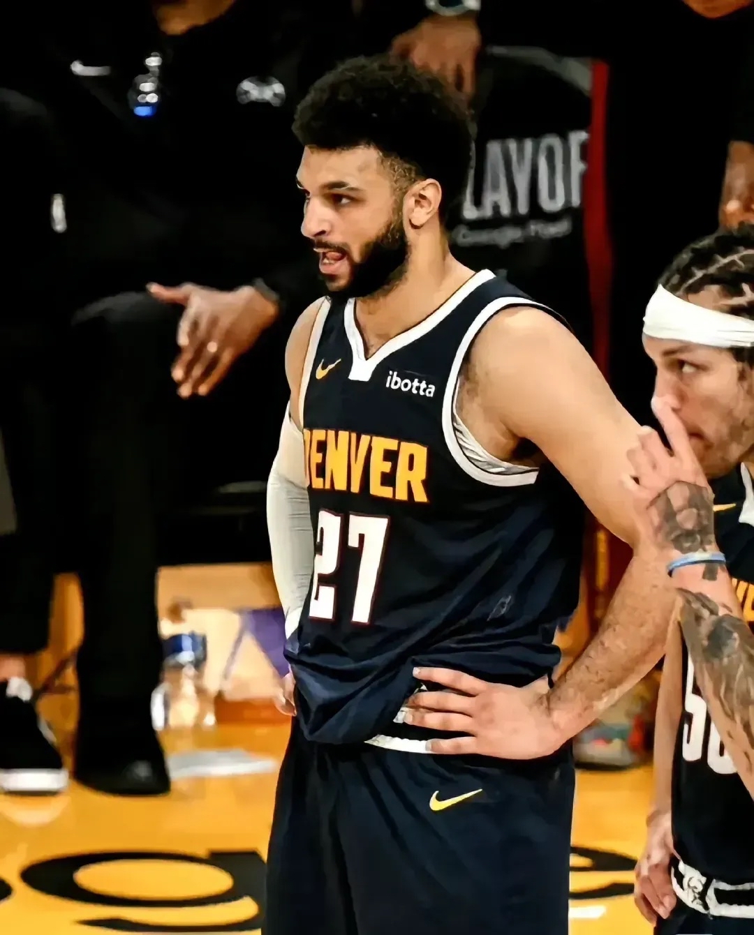 AIYOUXI-穆雷在湖人比赛中锐不可当，夺冠引发热议！